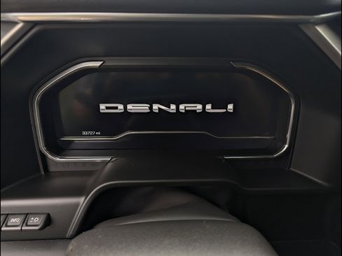 Used 2024 GMC Sierra 1500 Denali w/ Technology Package AWD/4WD image 2