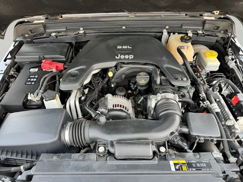 Used 2018 Jeep Wrangler Sport AWD/4WD image 25