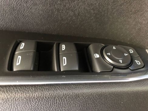 Used 2025 Chevrolet Silverado 1500 LT image 35