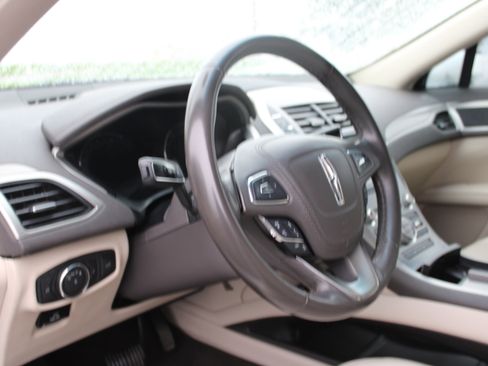 Used 2020 Lincoln MKZ image 22