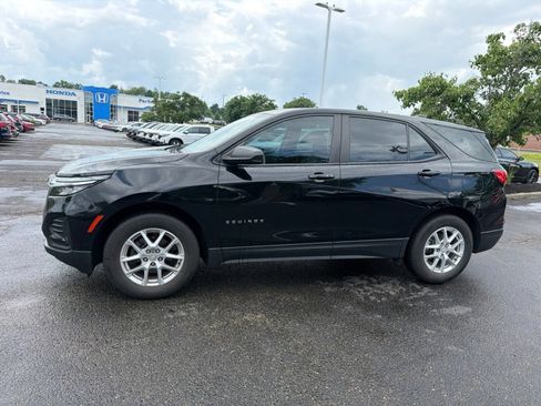 Used 2024 Chevrolet Equinox LS FWD image 2