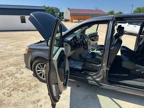 Used 2014 Dodge Grand Caravan SXT FWD image 10