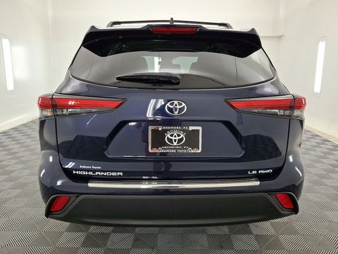 Used 2022 Toyota Highlander LE AWD/4WD image 14