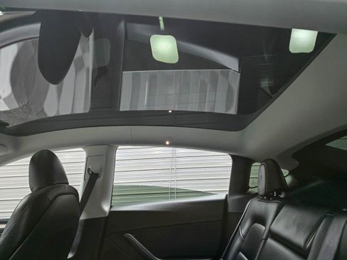 Used 2025 Tesla Model Y Long Range AWD/4WD image 19