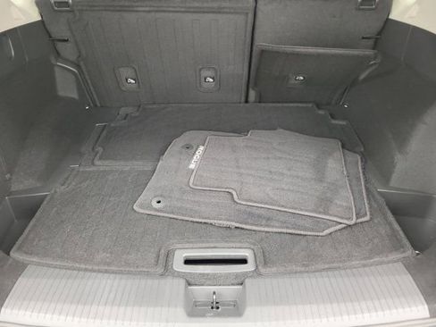 Certified 2025 Nissan Rogue SL FWD image 9