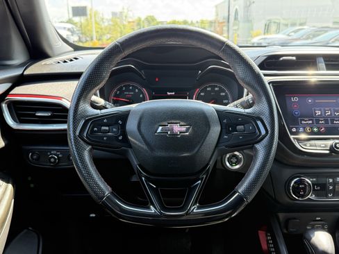 Used 2022 Chevrolet TrailBlazer RS w/ Technology Package AWD/4WD image 17