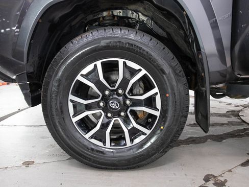 Used 2020 Toyota Tacoma TRD Sport AWD/4WD image 29
