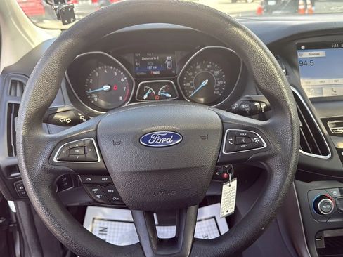 Used 2017 Ford Focus SEL image 17