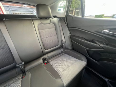 Used 2025 Chevrolet Trax LT w/ LT Convenience Package image 37