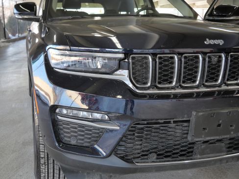 Used 2023 Jeep Grand Cherokee Limited w/ Luxury Tech Group II image 16