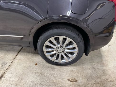 Used 2017 Cadillac XT5 Platinum AWD/4WD image 9