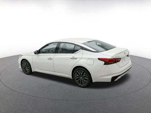 Used 2025 Nissan Altima 2.5 SV FWD image 7