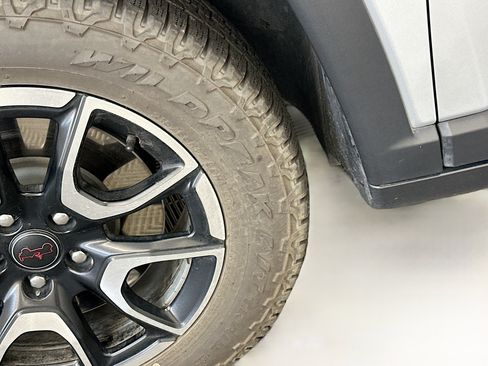 Used 2025 Jeep Compass Trailhawk AWD/4WD image 34