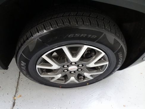 Used 2023 GMC Acadia SLE w/ Driver Convenience Package image 32