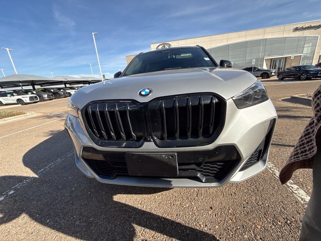 Used 2025 BMW X1 xDrive28i w/ Premium Package AWD/4WD image 3