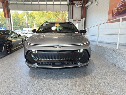 New 2026 Chevrolet Equinox EV RS image 2