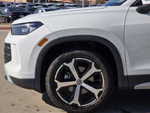 New 2025 Volkswagen Tiguan SE image 5