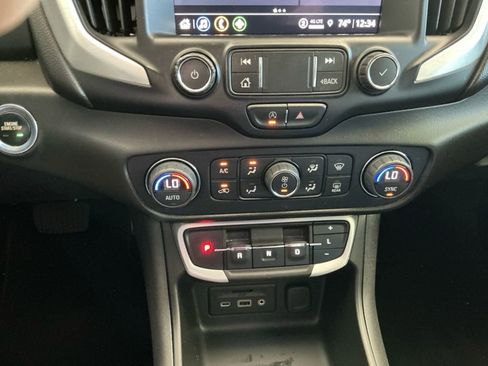 Used 2022 GMC Terrain SLT image 19