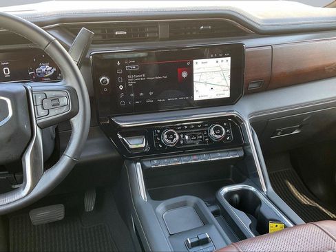Used 2024 GMC Sierra 2500 Denali Ultimate AWD/4WD image 7
