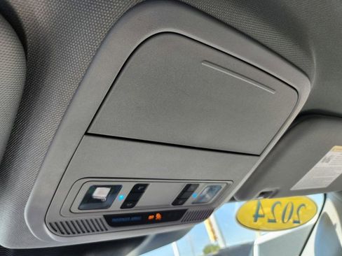 Used 2024 Ford Explorer Limited image 17