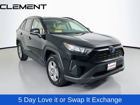Used 2022 Toyota RAV4 LE image 3