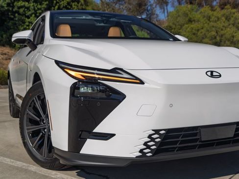 New 2026 Lexus ES 350e FWD image 6