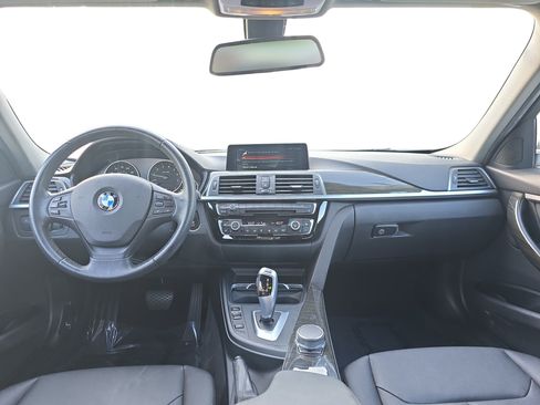Used 2017 BMW 320i xDrive Sedan AWD/4WD image 9