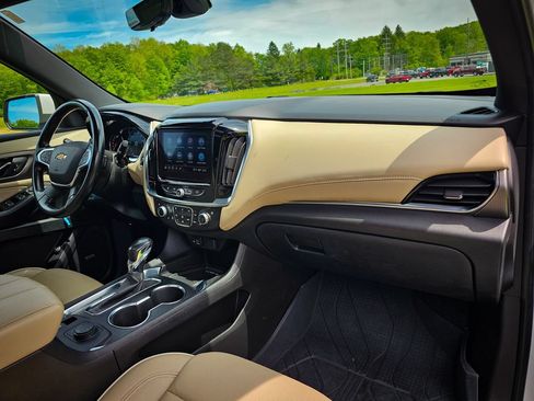 Used 2023 Chevrolet Traverse Premier AWD/4WD image 45
