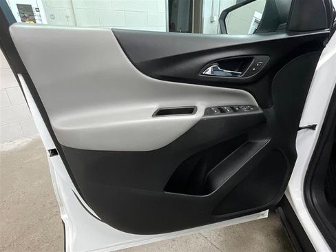 Used 2021 Chevrolet Equinox LS w/ LPO, Cargo Package FWD image 10