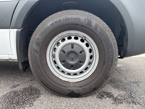 Used 2025 Mercedes-Benz Sprinter 2500 image 10