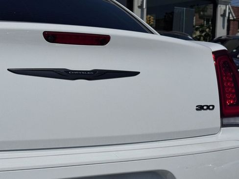 Used 2022 Chrysler 300 Touring L w/ Comfort Group image 7