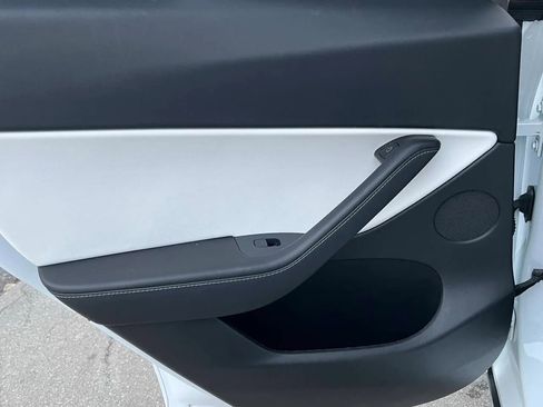 Used 2021 Tesla Model Y Performance image 27