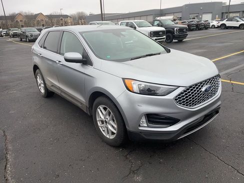 Used 2023 Ford Edge SEL w/ Convenience Package image 3