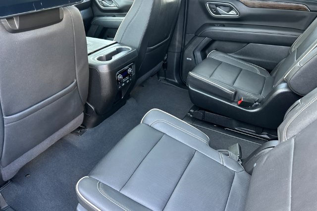 Used 2024 Chevrolet Suburban Premier w/ Advanced Technology Package AWD/4WD image 14