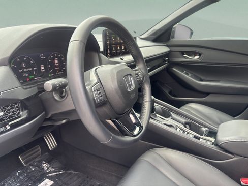 Used 2025 Honda Accord Sport image 18