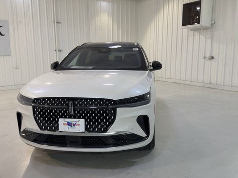 New 2026 Lincoln Nautilus Reserve image 4