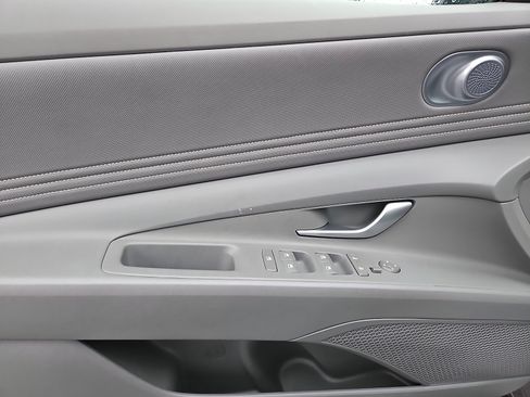 Used 2024 Hyundai Elantra SEL w/ Convenience Package image 12