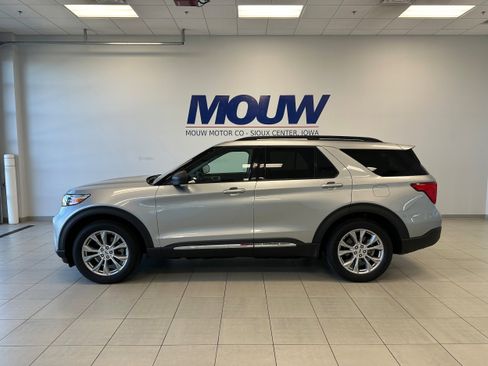 Used 2020 Ford Explorer XLT w/ Equipment Group 202A AWD/4WD image 1