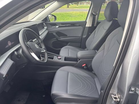 Used 2026 Volkswagen Tiguan SE AWD/4WD image 28