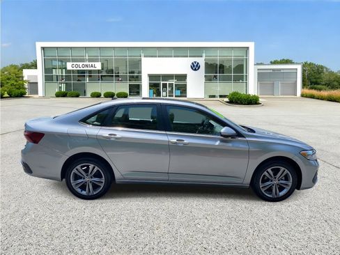 Certified 2024 Volkswagen Jetta SE FWD image 6