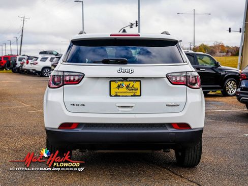 Used 2024 Jeep Compass Latitude image 4