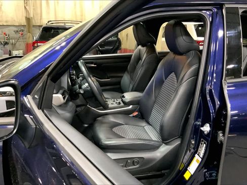 Used 2024 Toyota Highlander XSE image 8