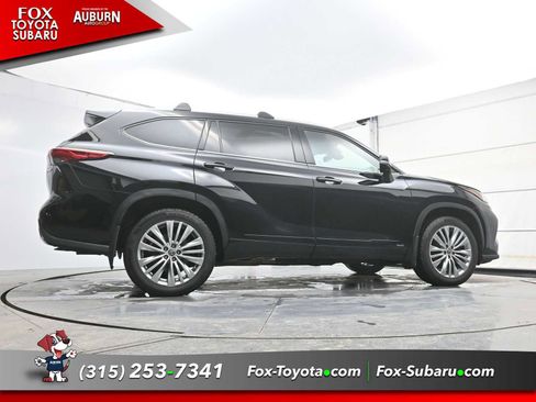 Used 2023 Toyota Highlander Platinum image 19