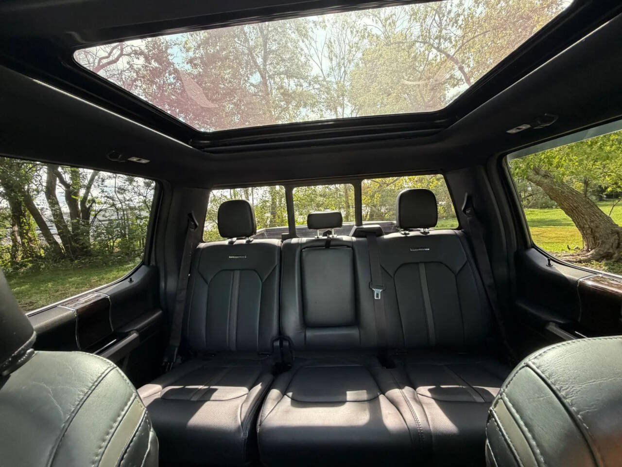 Used 2015 Ford F150 Platinum w/ Equipment Group 701A Luxury AWD/4WD image 43