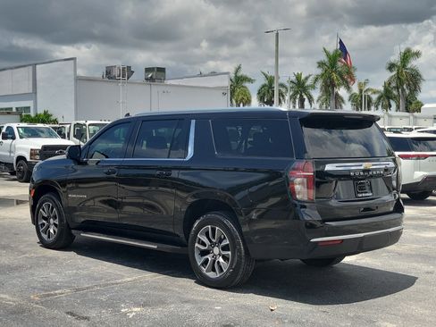 Used 2023 Chevrolet Suburban LT w/ Luxury Package RWD image 5