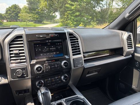 Used 2015 Ford F150 Platinum w/ Equipment Group 701A Luxury AWD/4WD image 14