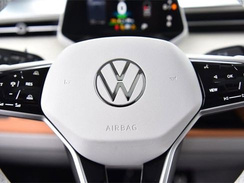 New 2025 Volkswagen ID. Buzz 1st Edition image 18