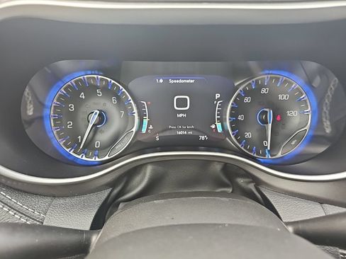 Used 2024 Chrysler Pacifica Touring-L FWD image 29