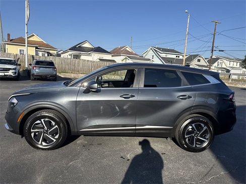 Used 2023 Kia Sportage LX image 8