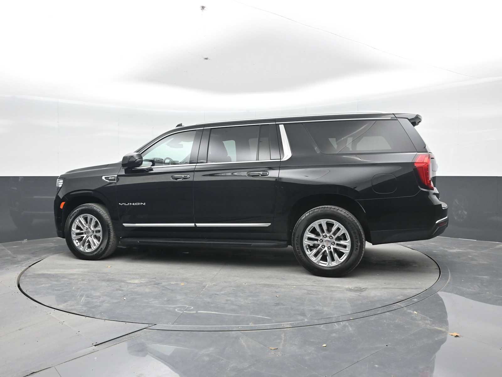 Used 2024 GMC Yukon XL SLT w/ SLT Luxury Package AWD/4WD image 3